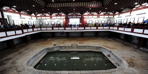  Huaqing Hot Springs: Where Emperors Soaked and Legends Were Born!