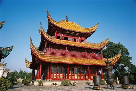 Yueyang Pavilion! A Historical Icon Standing Tall Over Time and Water!