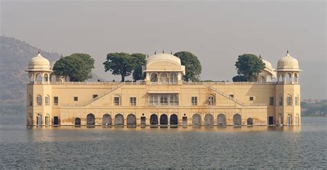 Discover the Enchanting Splendor of the Jal Mahal Palace: A Floating Marvel Amidst Serene Waters!