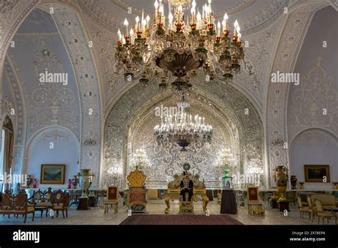 Golestan Palace: A Majestic Architectural Gem with Intricate Details and Historical Significance!