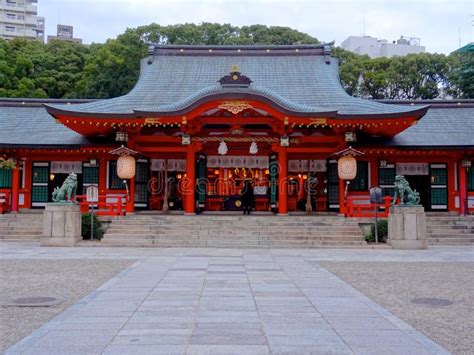 Ikuta Shrine: An Ancient Gateway to Japanese Spirituality and History!