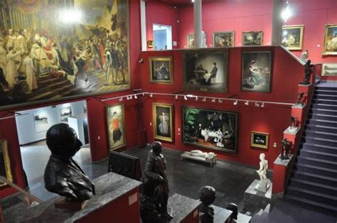 Musée des Beaux-Arts de Pau: Discover an Artistic Treasure Trove and Architectural Splendor!