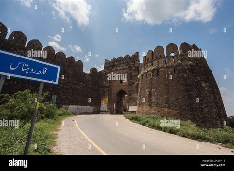 Rohtas Fort: A Majestic Mughal Fortress Overlooking Timeless Beauty!