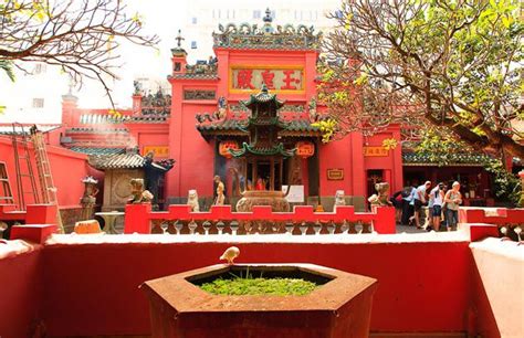 The Jade Emperor Pagoda: A Glimpse into Vietnamese Spirituality and Architectural Wonder!